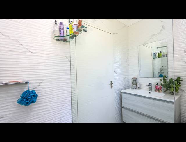 2 BEDROOM APARTMENT FOR SALE IN UMHLANGA CENTRAL